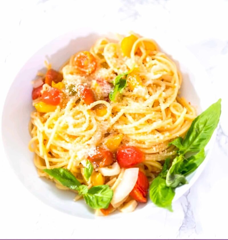 One-Pan Garlic Tomato Pasta (Ready in 15 Minutes) 38 One-Pan Garlic Tomato Pasta