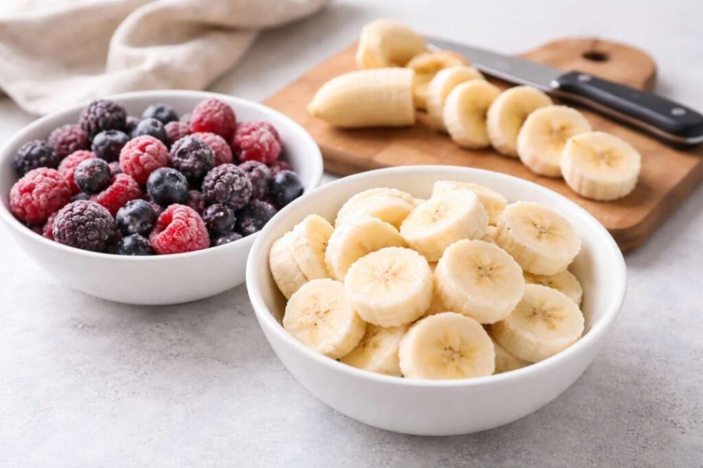 Best Vanilla Berry Smoothie Bowl Recipe for a Thick, Spoon able Texture 3 Frozen banana slices and mixed berries for a smoothie bowl