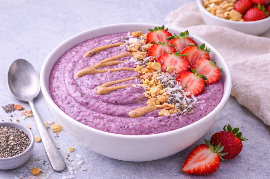 vanilla berry smoothie bowl feature image.jpg