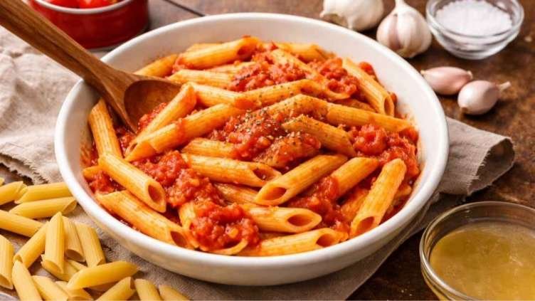 easy 3 ingredient penne pasta with tomato garlic sauce